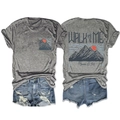 Flachliegendes graues T-Shirt mit Berg-Sonnenuntergang-Print und Denim-Shorts - S / Dunkelgrau