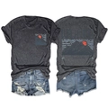 Mise à plat d'un t-shirt gris foncé avec imprimé montagne et short en jean vieilli - Gris Chiné Noir