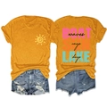 Set donna t-shirt gialla e pantaloncini denim strappati con stampa Boat Waves Sun Rays - S / Giallo senape (Stampa nera)