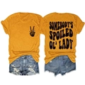 Vista piatta del design dello slogan sul retro e degli shorts in denim invecchiato del set - S / Giallo Senape (Carattere Nero)