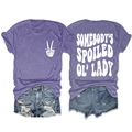 Détails avant et arrière d'un t-shirt violet avec main de crâne et imprimé blanc - Violet (Police Blanche)