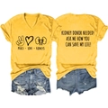 Dettaglio del retro della maglietta con stampa Kidney Donor Needed e pantaloncini - M / Stampa Frontale Centrale (Carattere Nero) / Giallo