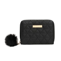 Cartera de mujer negra acolchada con placa metálica dorada y pompón de piel sintética - Negro