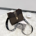 Braune bedruckte Eimertasche mit Vintage-Punkttextur und breitem Schultergurt - Kaffeebraun