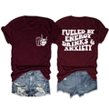 T-shirt bordeaux avec impression au dos et short en jean court posés à plat sur fond - Rouge Vin (Police Blanche)