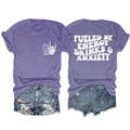 Détails avant et arrière du t-shirt violet avec impression de texte Fueled by Energy Drinks - Violet (Police Blanche)