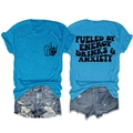 Détail du dos du t-shirt turquoise avec texte imprimé et short en jean bleu délavé - Bleu Lac (Police Noire)