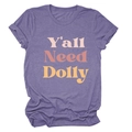 Détail du tissu chiné violet avec texte Y'all Need Dolly sur un t-shirt en coton pour femme - Violet