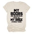 Dettaglio della stampa dello slogan su una t-shirt girocollo beige con testo nero - S / Sabbia (Font Nero)