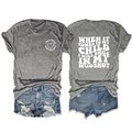 Flachbild von grauem T-Shirt mit Herzprint und blauen Jeansshorts mit Rissen - S / Dunkelgrau/Weiße Schrift