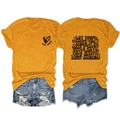 Dettaglio della t-shirt gialla con stampa sul retro e pantaloncini di jeans con strappi - S / Giallo Senape