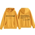 Vue avant et arrière du sweat à capuche jaune gingembre avec texte de motivation au dos - Jaune