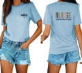 Détail recto verso du t-shirt bleu clair à col rond avec imprimé Nurse Life et slogan - S / Hauts / Bleu Clair (Graphique Noir)