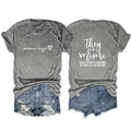 Vista piatta di t-shirt grigia Mimi Life e pantaloncini di jeans blu strappati fronte e retro - S / Grigio Scuro (Lettere Bianche)