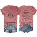 Set t-shirt rosso ruggine con scritte e pantaloncini di jeans strappati distesi - Oro Rosa (Carattere Nero)