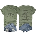 Set t-shirt stampata verde militare e pantaloncini di denim usurati distesi - Verde Oliva (Carattere Nero)