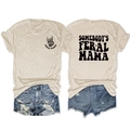 Λεπτομέρεια μπροστά και πίσω από το T-shirt Feral Mama με σετ τζιν σορτς με σκισίματα - S / Χρώμα της Άμμου