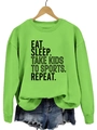 Détail du slogan Eat Sleep Take Kids To Sports sur le sweat vert à col rond - Vert Fluorescent (Texte Noir)