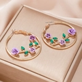Auffällige goldene Creolen mit violetten Rosen und grünen Blättern für Damen - Lila