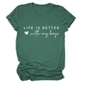 Detail von life is better with my boys Print auf grünem Rundhals Kurzarm T-Shirt - S / Retro Grün (Weiße Schrift)