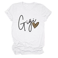 Détail du t-shirt blanc en coton avec texte Gigi et motif de cœur en imprimé léopard - Blanc (Texte Noir)