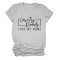 Dettaglio della stampa Country Roads Take Me Home su una t-shirt casual grigia - Grigio Chiaro (Font Nero)