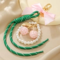 Detail von Kirsch-Taschenanhänger mit rosa Glitzer, Perlen und Satin-Schleife-Deko - Rosa Kirschen-Schlüsselanhänger