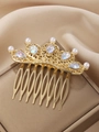 Dettaglio del pettine per capelli a corona dorata con perle bianche e cristalli - Corona di Perle