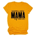Dettaglio della stampa glitter dirt mama of both su t-shirt in cotone giallo con maniche risvoltate - S / Giallo Senape (Lettere Nere)