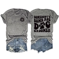 Dettaglio del set t-shirt grigia dog groomer e pantaloncini denim strappati, fronte e retro - S / Grigio Scuro (Carattere Nero)