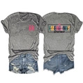 Detailansicht des Emergency Department-Aufdrucks auf grauem T-Shirt mit Denim-Shorts - S / Dunkelgrau (Schwarze Grafik)