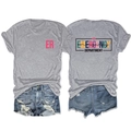 Détail de l'imprimé Emergency Department sur t-shirt gris et short en jean effiloché - Gris Clair (Graphique Noir)