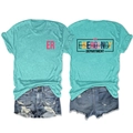 T-shirt en coton vert menthe avec imprimé ER et short en jean vieilli posé à plat - Bleu Eau Profonde (Graphique Noir)