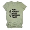 Détail du tissu du t-shirt vert et de l'imprimé du slogan Moms Against White Baseball Pants - Vert Olive (Texte Noir)