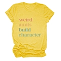Detail des bunten weird aunts build character Aufdrucks auf gelbem Rundhals-T-Shirt - S / Oberteile / Gelb