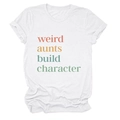 Detailansicht des bunten weird aunts build character Aufdrucks auf weißem T-Shirt - S / Oberteile / Weiß