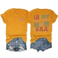Dettaglio della stampa In My Sourdough Mom Era sul retro della t-shirt vintage in cotone giallo - S / Giallo Senape