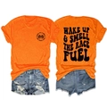 Vue détaillée du t-shirt de course imprimé double face et du short en jean usé - S / Orange