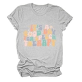 Nahaufnahme von Logopädie-Slogan und Gänseblümchen-Print auf grauem Kurzarm-T-Shirt - S / Hellgrau