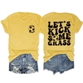 Dettaglio in piano della grafica Let's Kick Some Grass stampata su T-shirt gialla - Taglia S / Top / Giallo