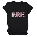 Dettaglio della stampa Registered Nurse rosa e bianca su una t-shirt in cotone nero - Taglia S / Nero