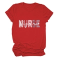 Dettaglio della t-shirt rossa in cotone Registered Nurse con design tipografico d'arte - Taglia S / Rosso
