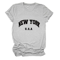 Vue détaillée du t-shirt gris à col rond avec imprimé vintage NEW YORK USA en noir - Gris Clair (Police Noire)