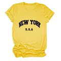 Détail du t-shirt New York USA jaune gingembre en coton doux avec imprimé rétro chic - Jaune (Police Noire)