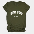 Vue détaillée du t-shirt en coton vert kaki avec impression texte New York USA - Vert Armée (Police Blanche)