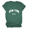 T-shirt vert foncé avec motif New York USA de style vintage sur fond blanc éclatant - Vert Rétro (Police Blanche)