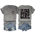 Vista frontal y trasera de camiseta gris Realtor Life con estampado de casa corazón y shorts - S / Gris Oscuro (Fuente Negra)