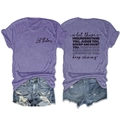 Vue avant et arrière du t-shirt violet avec lettres imprimées et short en jean - Violet avec Impression Noire