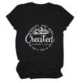 Détail du t-shirt en coton noir avec motif de montagne blanc et citation Esther 4:14 - Noir (Texte Blanc)