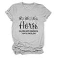Detail van grijs katoenen T-shirt met 'Yes I Smell Like A Horse' sloganopdruk - Lichtgrijs (Zwarte Grafiek)